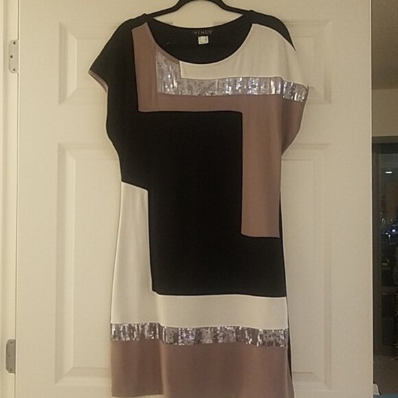 Dresses & Skirts - Venus short dress with sequin